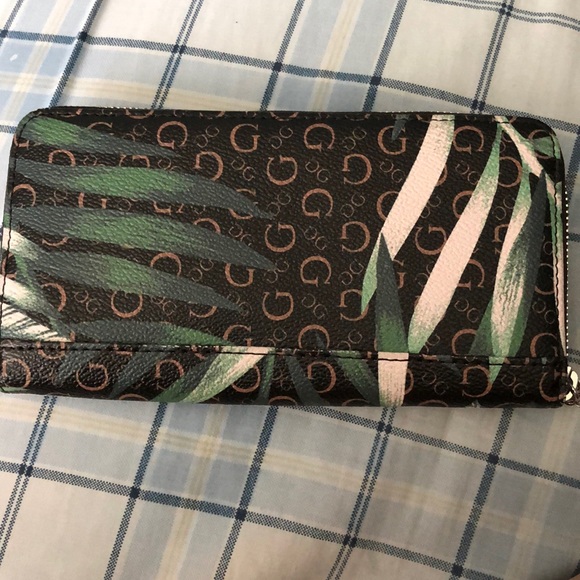 Guess wallet - Picture 2 of 3